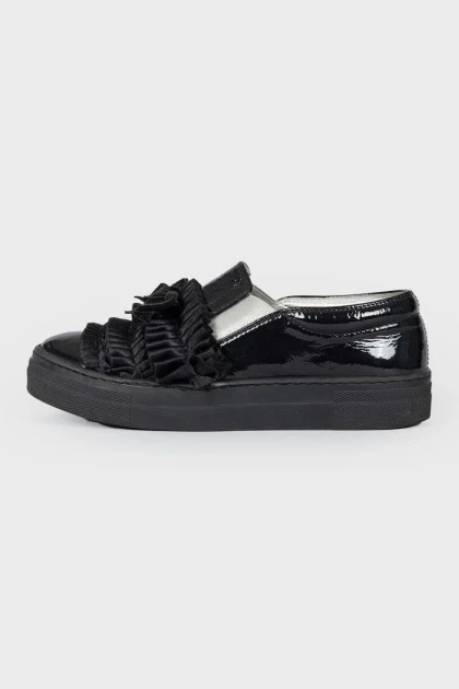 Children's slip-ons with ruffles