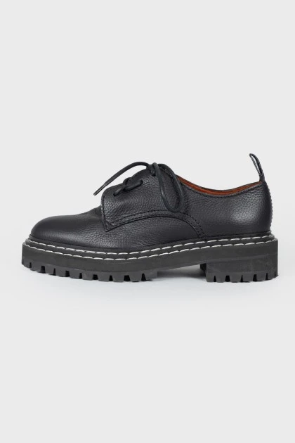 Leather lace-up shoes