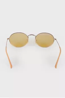 Sunglasses with tag