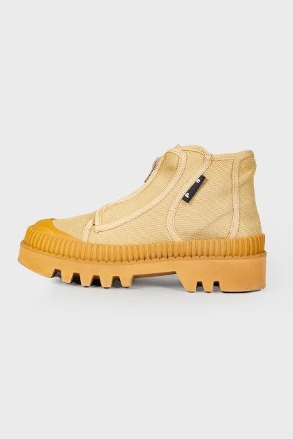 Gear shoes