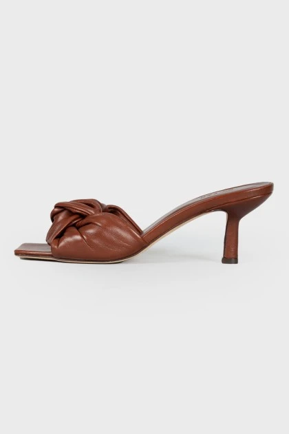 Soft-knot leather mules