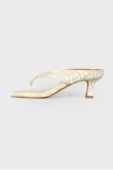 Mully with print, on a stiletto