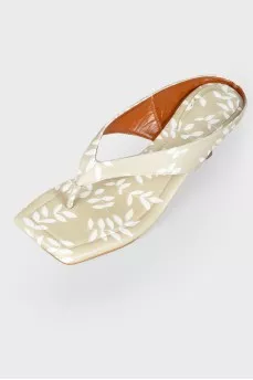 Mully with print, on a stiletto