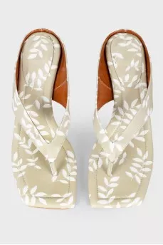 Mully with print, on a stiletto