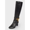 Leather boots with golden chain