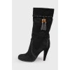 Suede boots with keychain