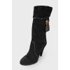 Suede boots with keychain