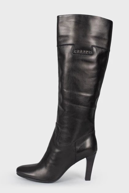 Brand logo boots