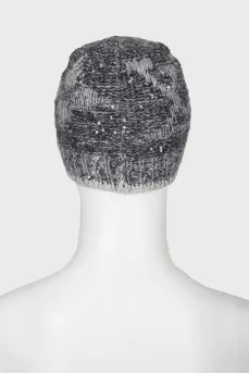 Cap with a brand's logo and sequins