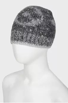 Cap with a brand's logo and sequins