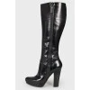 Zipped high leather boots