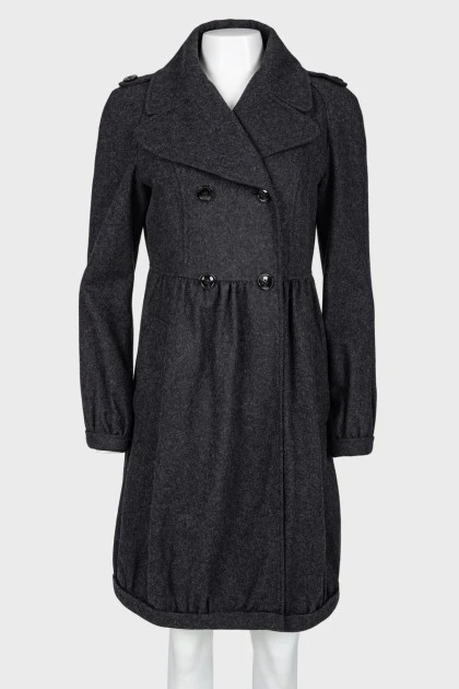 Fitted wool coat
