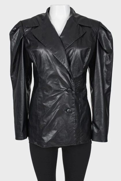 Buttoned leather jacket
