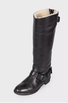 Low-heeled boots with belt buckle