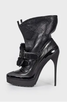 Combined fur ankle boots