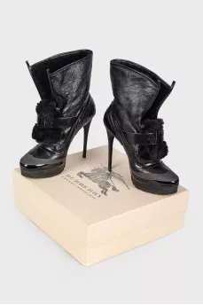 Combined fur ankle boots