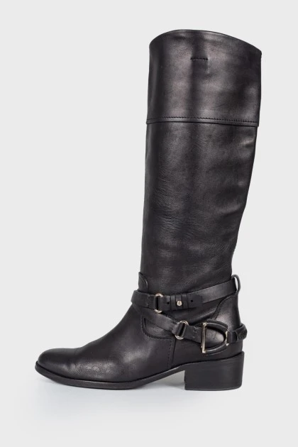High leather boots without fasteners