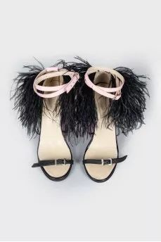 Pumps with chunky heels feathers