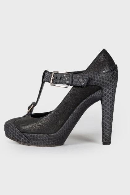 Snake skin shoes