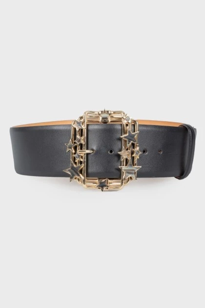 A wide leather belt