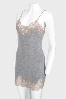 Insulated dress with lace
