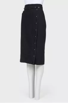 Straight skirt with clasps