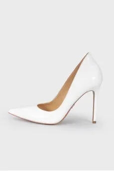 White shoes made of lacquer leather, with tag