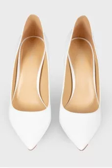 White shoes made of lacquer leather, with tag