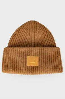 Woolen cap with applique