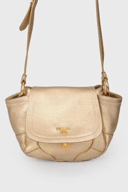 Golden bag on the shoulder belt