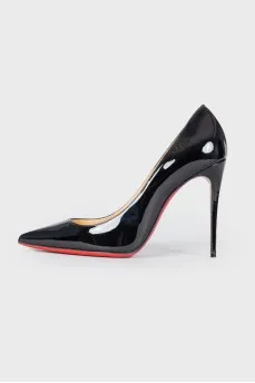 Varnish leather shoes