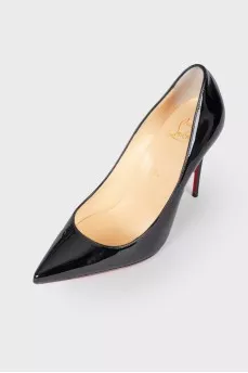 Varnish leather shoes