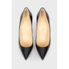Varnish leather shoes
