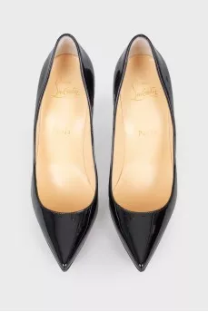 Varnish leather shoes